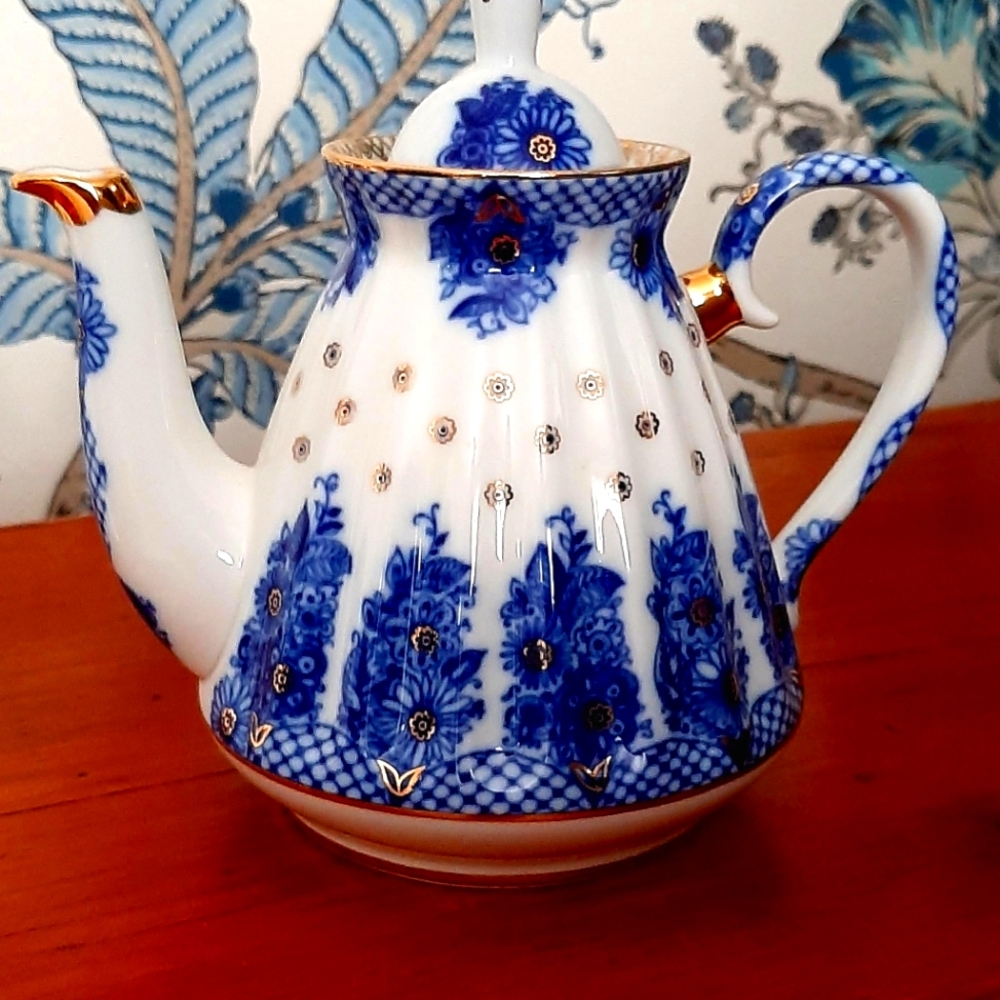 Lomonosov St. Petersburg Russia Porcelain Bridesmaid Pattern Teapot